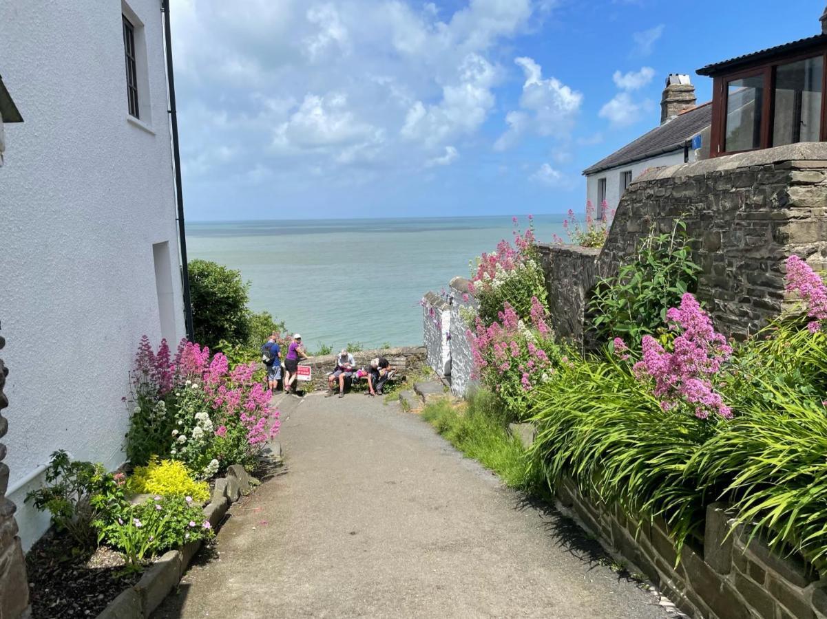 Idyllic Entire In Bay Near Clovelly
